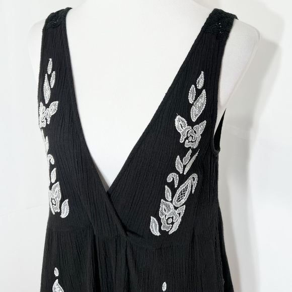 SOLD-Free People Embroidered Black White Crinkle Fringe Hem Shorts Romper - Picture 9 of 15